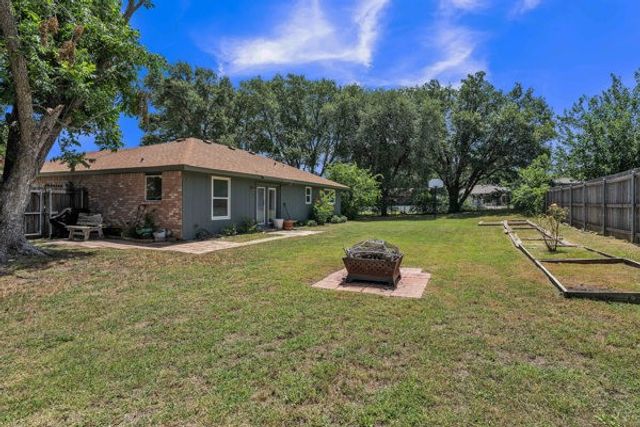 10049 Westpoint Boulevard, Fort Worth, TX 76108