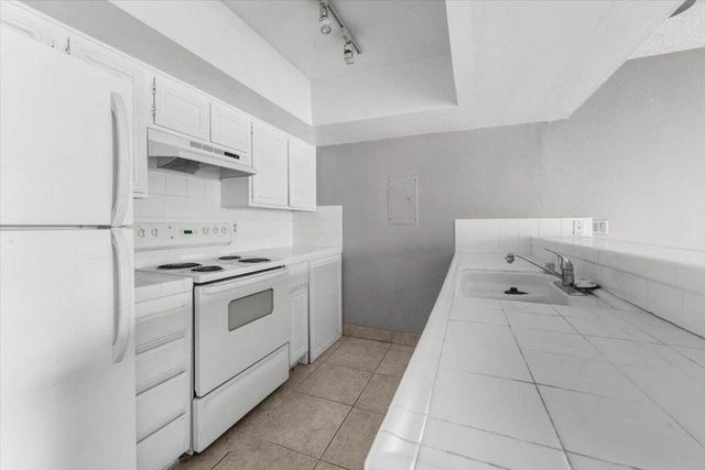 1655 E Palm Canyon Drive 307, Palm Springs, CA 92264