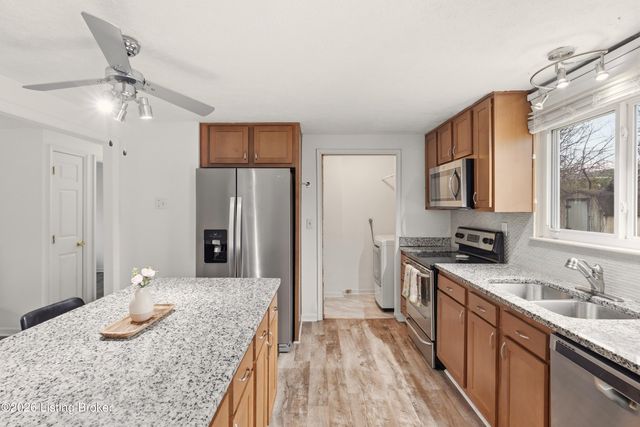 5605 Hofelich Ct, Louisville, KY 40291