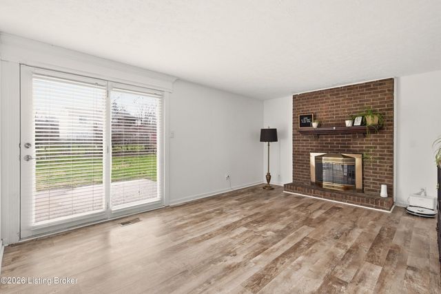 5605 Hofelich Ct, Louisville, KY 40291