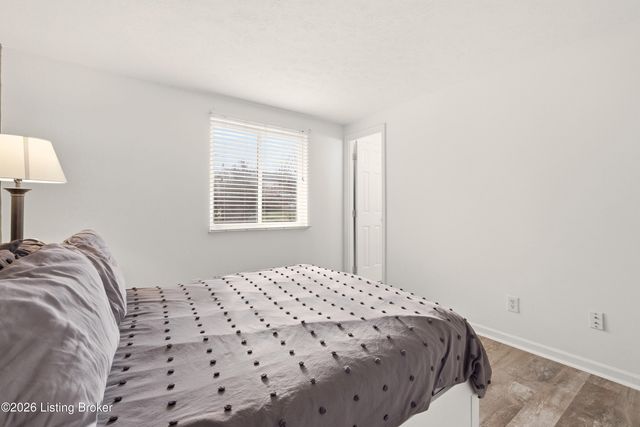 5605 Hofelich Ct, Louisville, KY 40291