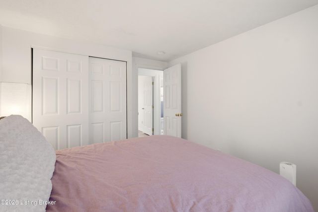 5605 Hofelich Ct, Louisville, KY 40291