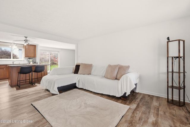 5605 Hofelich Ct, Louisville, KY 40291