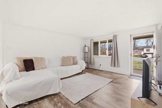 5605 Hofelich Ct, Louisville, KY 40291