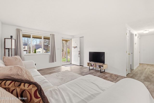 5605 Hofelich Ct, Louisville, KY 40291