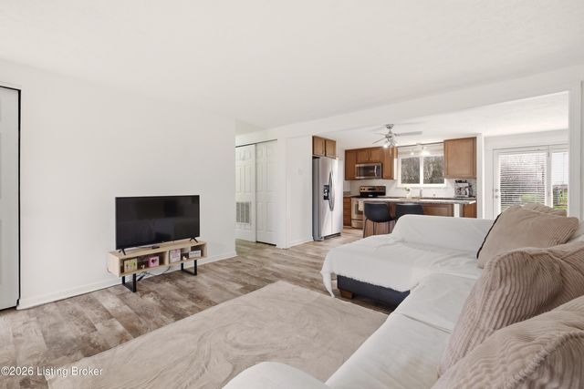 5605 Hofelich Ct, Louisville, KY 40291