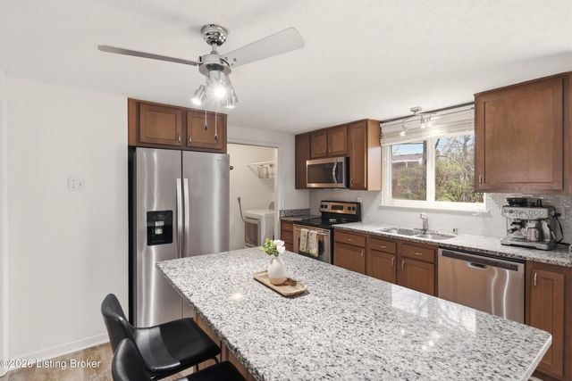 5605 Hofelich Ct, Louisville, KY 40291