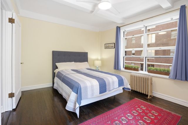 345 W 55th St Apt 7C, New York City, NY 10019