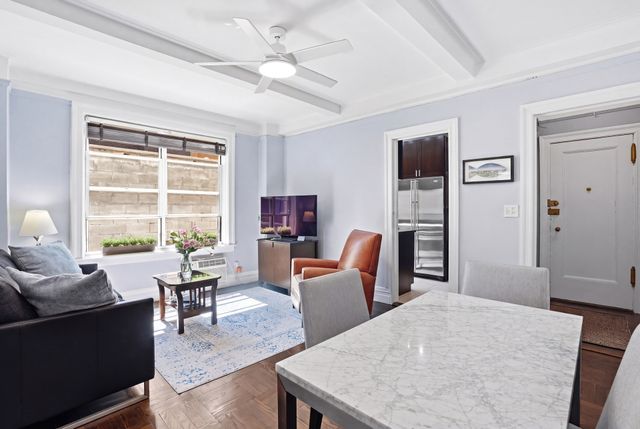 345 W 55th St Apt 7C, New York City, NY 10019