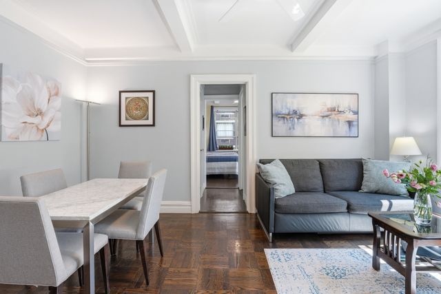 345 W 55th St Apt 7C, New York City, NY 10019