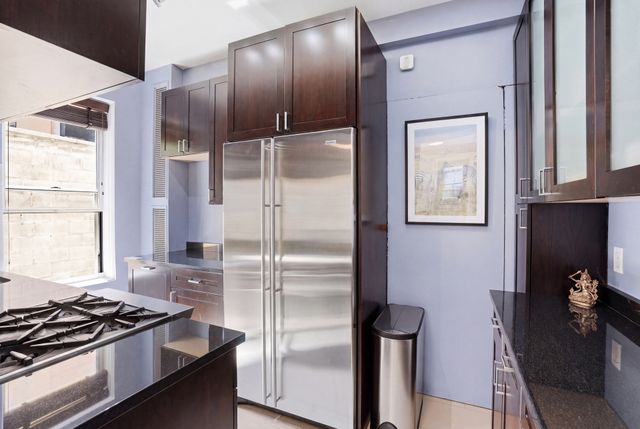 345 W 55th St Apt 7C, New York City, NY 10019