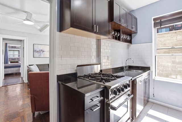 345 W 55th St Apt 7C, New York City, NY 10019