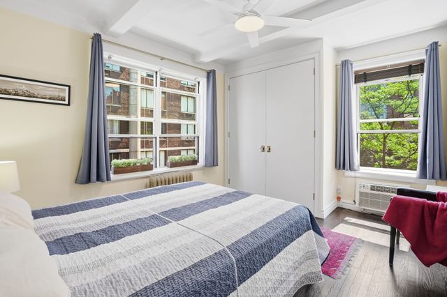 345 W 55th St Apt 7C, New York City, NY 10019