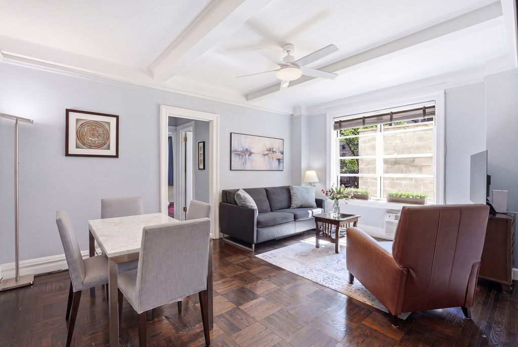 345 W 55th St Apt 7C, New York City, NY 10019
