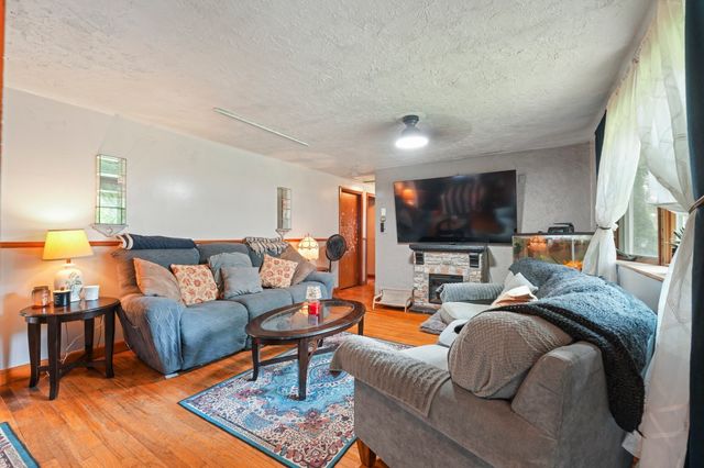122 Paula Cir, East Brookfield, MA 01515