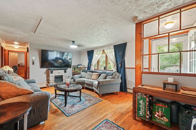 122 Paula Cir, East Brookfield, MA 01515
