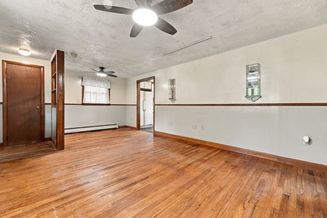 122 Paula Cir, East Brookfield, MA 01515