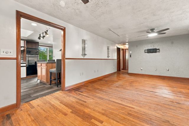 122 Paula Cir, East Brookfield, MA 01515