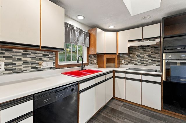 122 Paula Cir, East Brookfield, MA 01515
