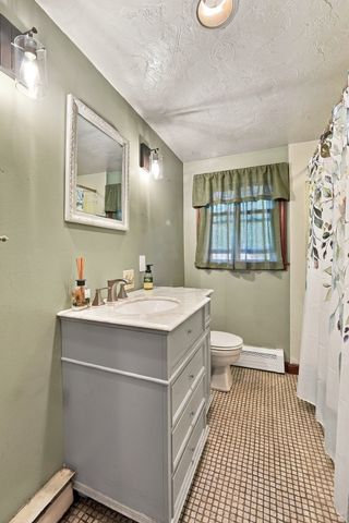 122 Paula Cir, East Brookfield, MA 01515