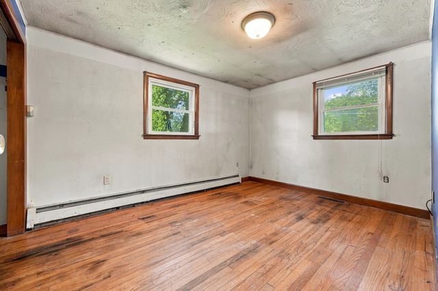 122 Paula Cir, East Brookfield, MA 01515