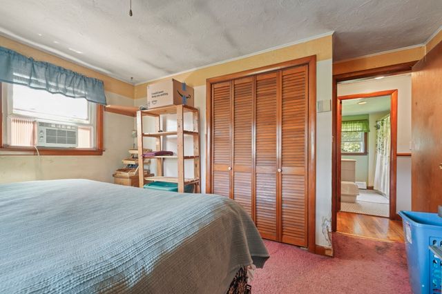 122 Paula Cir, East Brookfield, MA 01515