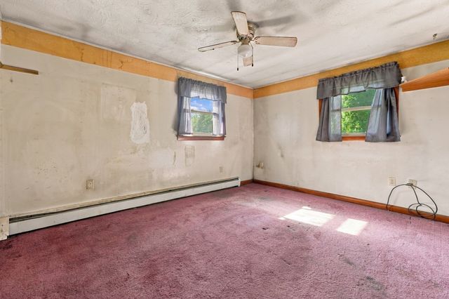 122 Paula Cir, East Brookfield, MA 01515