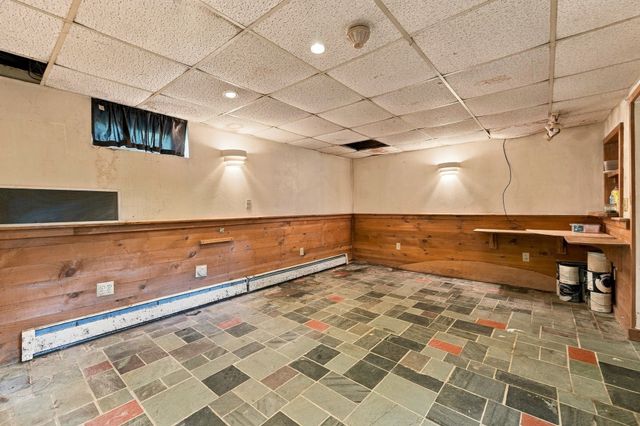 122 Paula Cir, East Brookfield, MA 01515