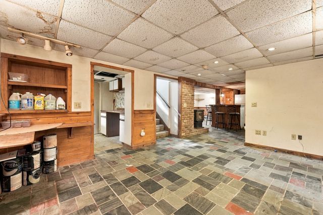 122 Paula Cir, East Brookfield, MA 01515