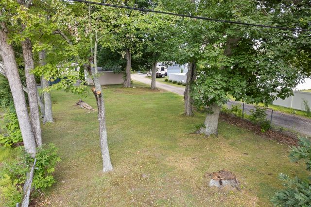 122 Paula Cir, East Brookfield, MA 01515