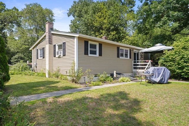 122 Paula Cir, East Brookfield, MA 01515