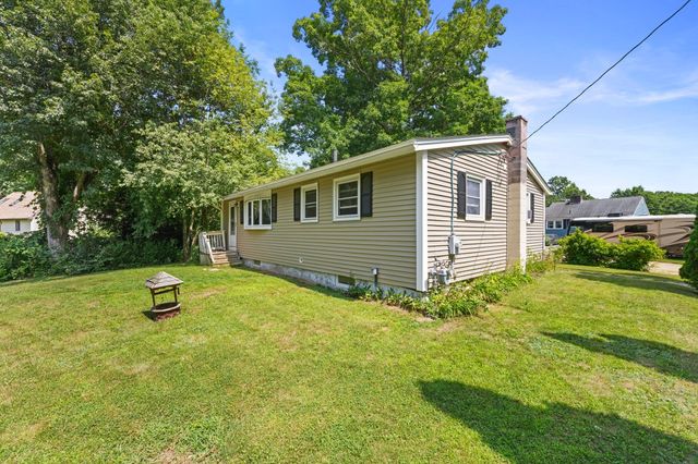 122 Paula Cir, East Brookfield, MA 01515
