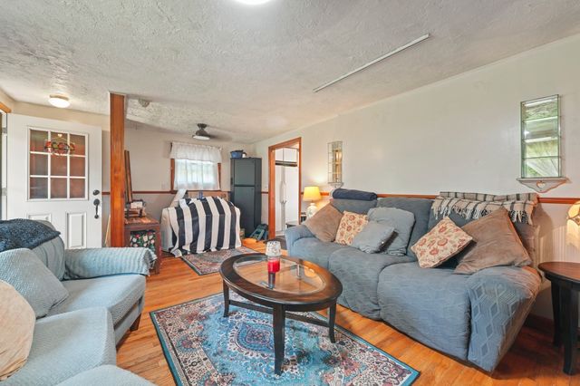 122 Paula Cir, East Brookfield, MA 01515