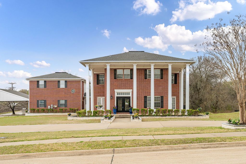 934 Heatherwood Drive, Wylie, TX 75098