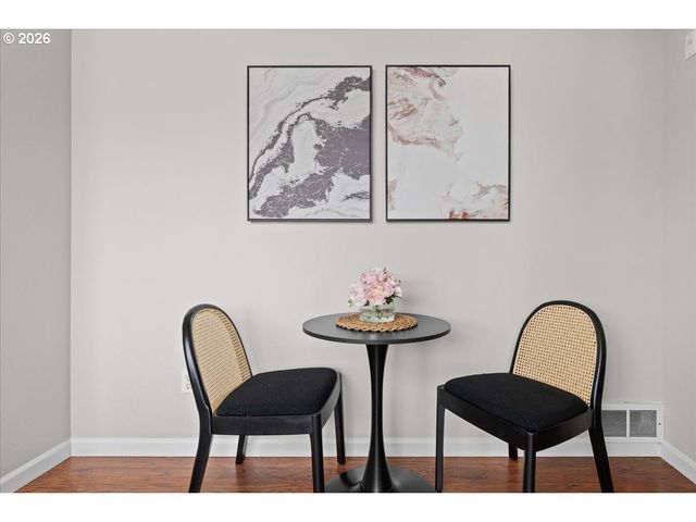 7442 S VIRGINIA Ave B, Portland, OR 97219