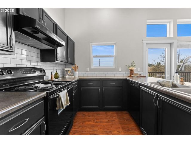 7442 S VIRGINIA Ave B, Portland, OR 97219