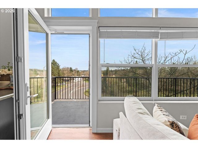 7442 S VIRGINIA Ave B, Portland, OR 97219