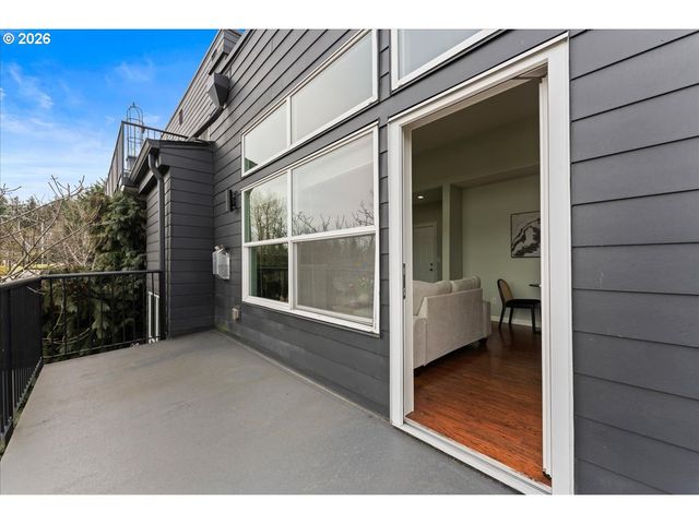 7442 S VIRGINIA Ave B, Portland, OR 97219