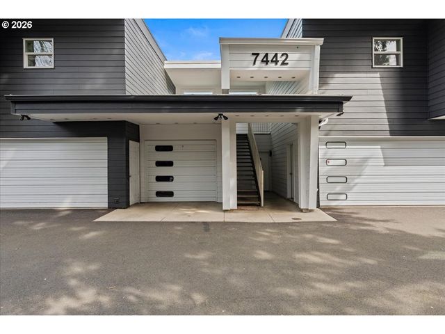 7442 S VIRGINIA Ave B, Portland, OR 97219