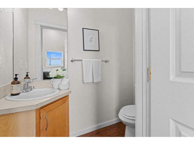 7442 S VIRGINIA Ave B, Portland, OR 97219