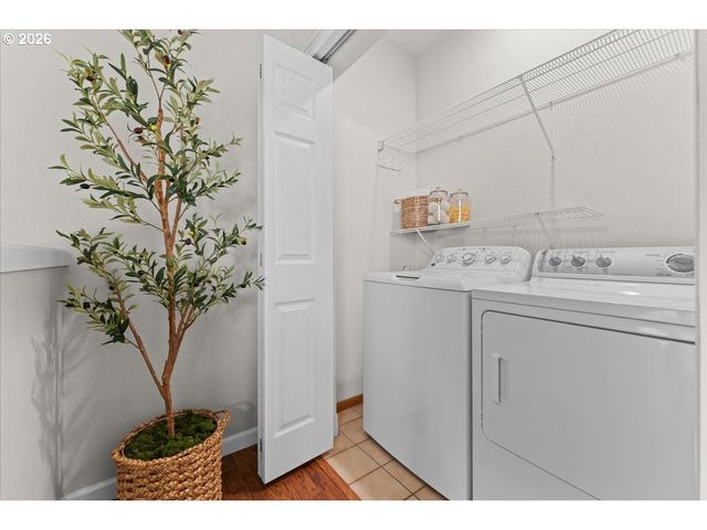 7442 S VIRGINIA Ave B, Portland, OR 97219