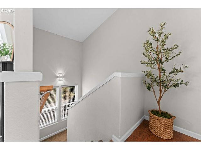 7442 S VIRGINIA Ave B, Portland, OR 97219