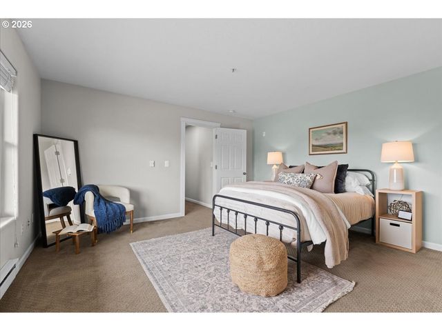 7442 S VIRGINIA Ave B, Portland, OR 97219