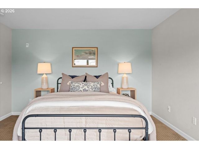 7442 S VIRGINIA Ave B, Portland, OR 97219