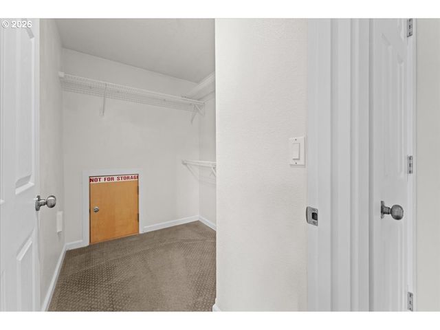 7442 S VIRGINIA Ave B, Portland, OR 97219