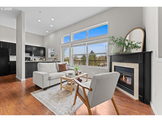 7442 S VIRGINIA Ave B, Portland, OR 97219