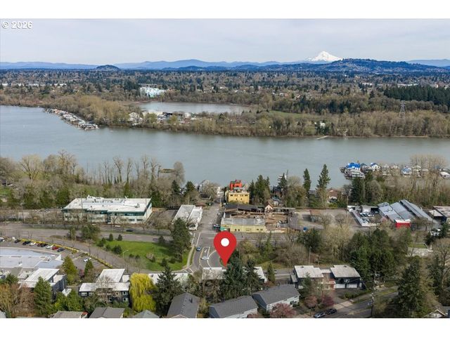 7442 S VIRGINIA Ave B, Portland, OR 97219