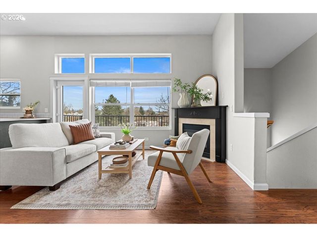 7442 S VIRGINIA Ave B, Portland, OR 97219