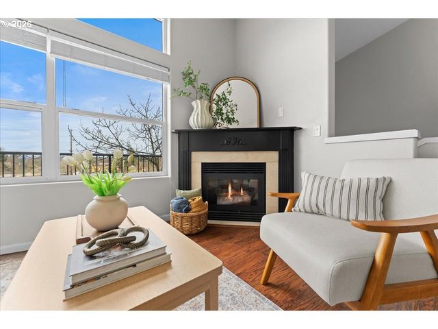 7442 S VIRGINIA Ave B, Portland, OR 97219