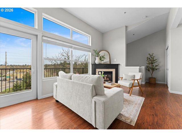 7442 S VIRGINIA Ave B, Portland, OR 97219